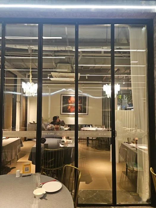 HOMES上海本帮菜(襄阳公园店) storefront in Shanghai